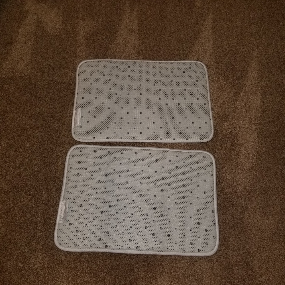 Set of Two - Light Weight Rugs - Picture 2 of 2